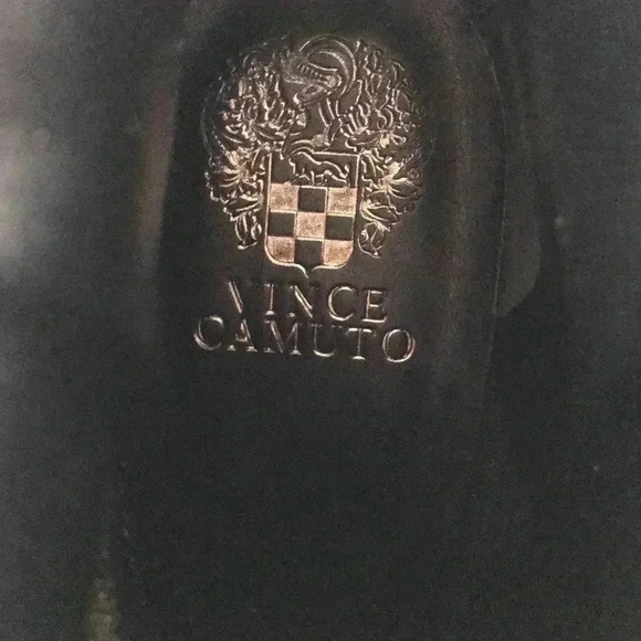 Vince Camuto Fetter Laser Cut Round Toe Black Pull On Distressed Bootie Size 8.5 - Picture 7 of 7